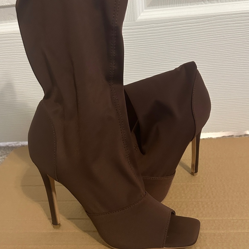 Chic Brown Peep-Toe Heeled Boots